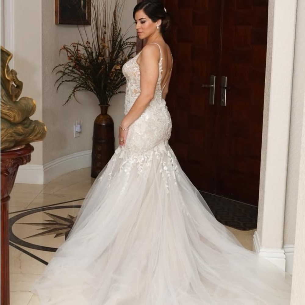 Elegant White Wedding Dress